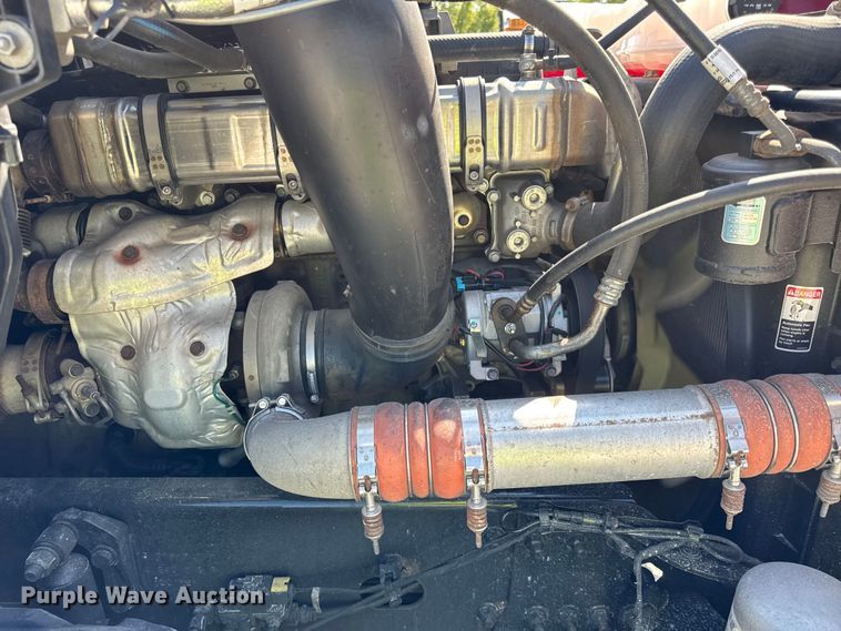 image for item YA0787 2019 Freightliner Cascadia semi truck