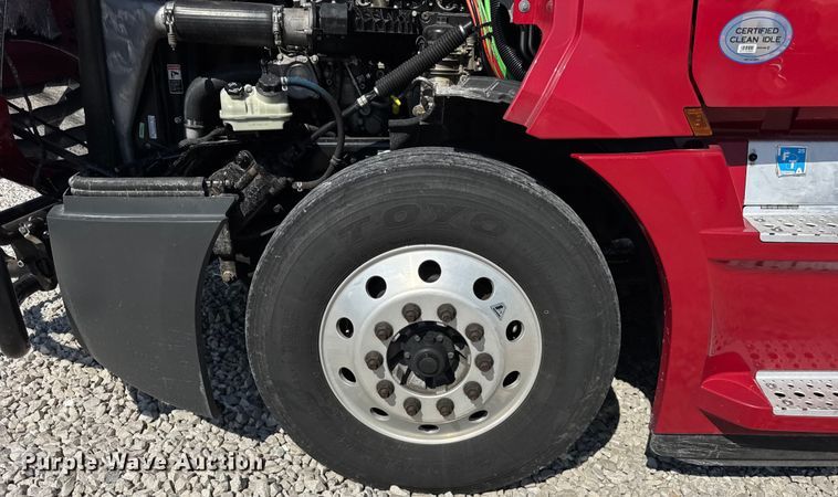 image for item YA0787 2019 Freightliner Cascadia semi truck