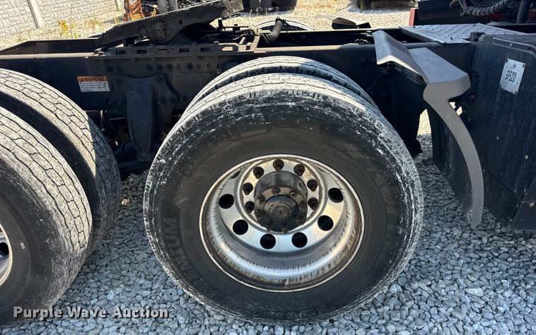 image for item YA0787 2019 Freightliner Cascadia semi truck