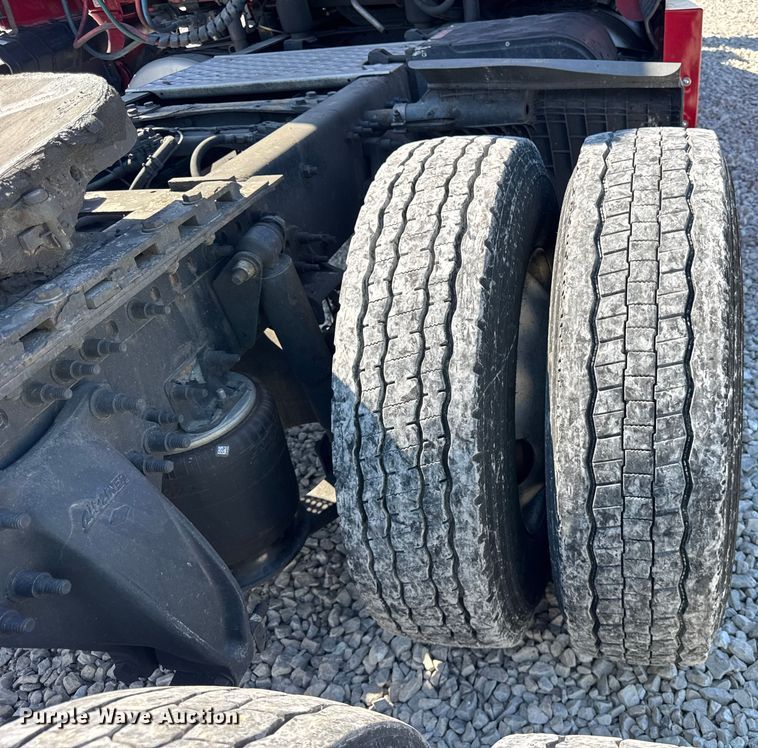 image for item YA0787 2019 Freightliner Cascadia semi truck