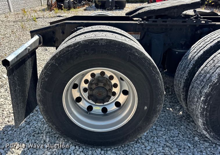 image for item YA0787 2019 Freightliner Cascadia semi truck