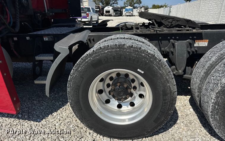 image for item YA0787 2019 Freightliner Cascadia semi truck