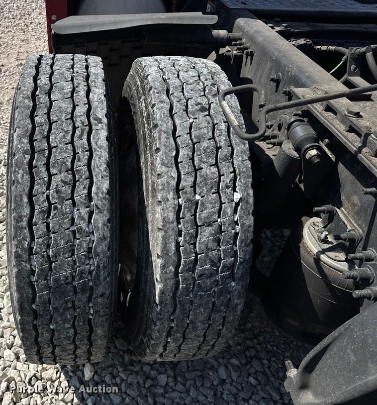 image for item YA0787 2019 Freightliner Cascadia semi truck