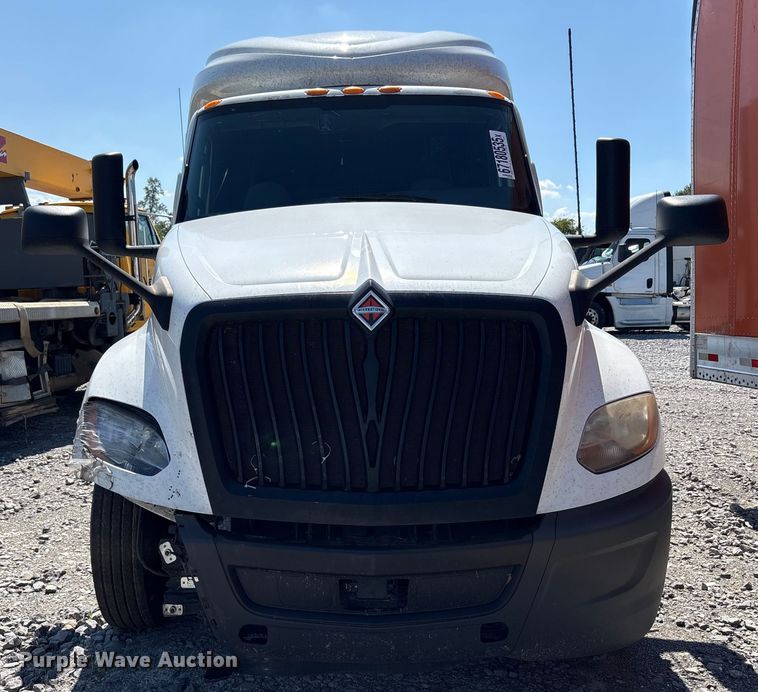 image for item YA0792 2019 International LT625 semi truck