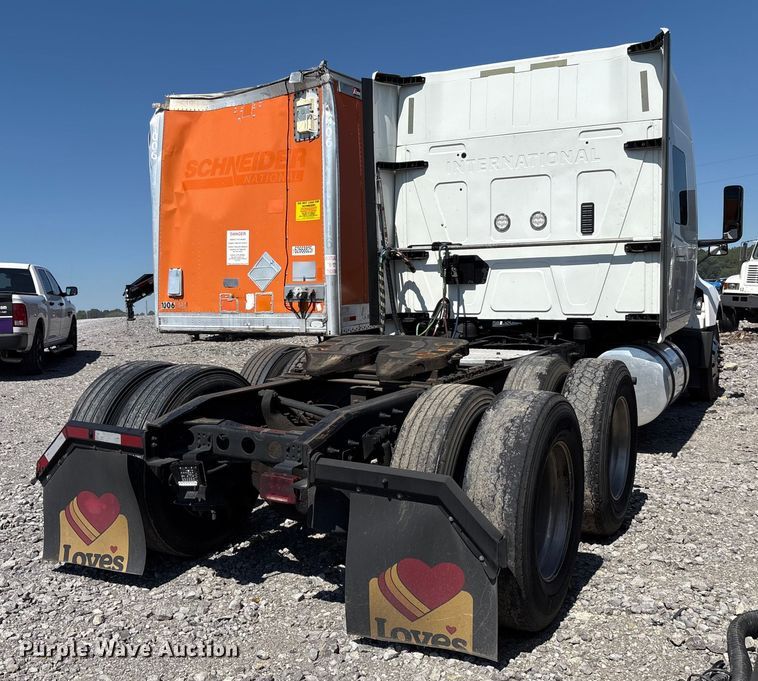 image for item YA0792 2019 International LT625 semi truck