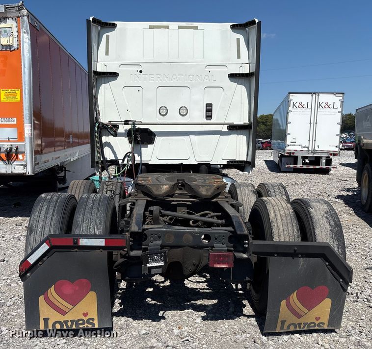 image for item YA0792 2019 International LT625 semi truck