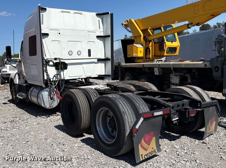 image for item YA0792 2019 International LT625 semi truck