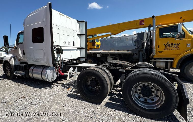 image for item YA0792 2019 International LT625 semi truck