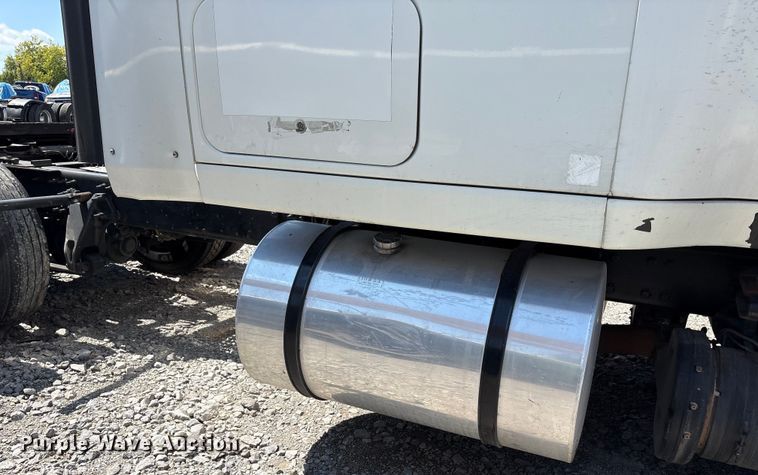 image for item YA0792 2019 International LT625 semi truck