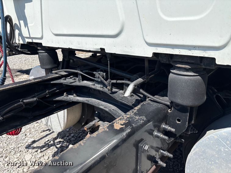 image for item YA0792 2019 International LT625 semi truck