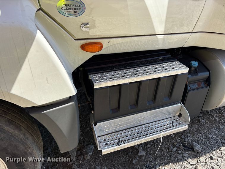 image for item YA0792 2019 International LT625 semi truck