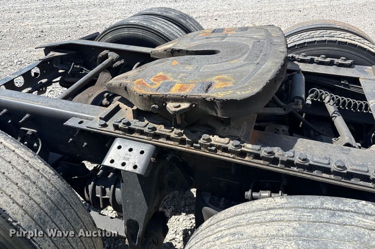 image for item YA0792 2019 International LT625 semi truck