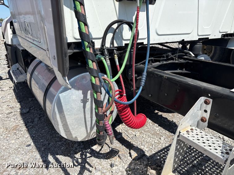 image for item YA0792 2019 International LT625 semi truck