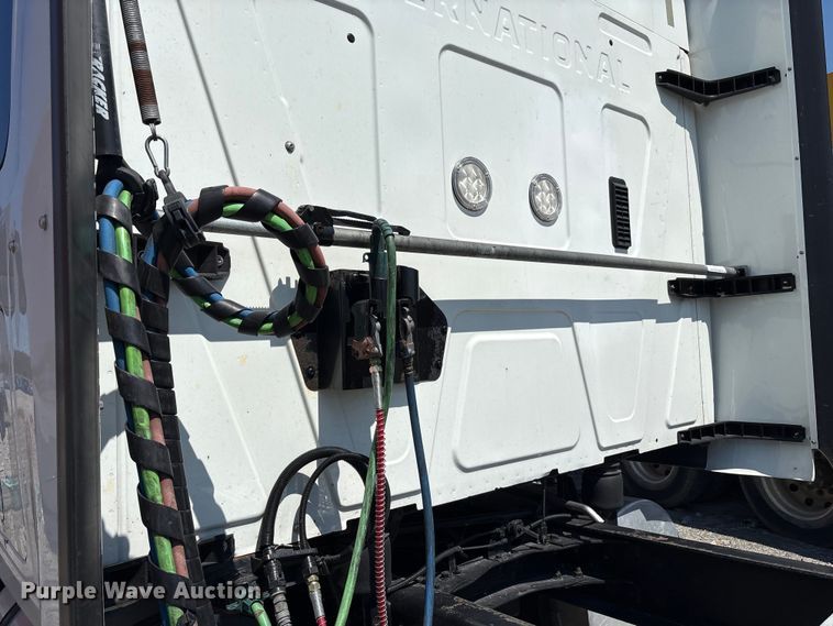 image for item YA0792 2019 International LT625 semi truck