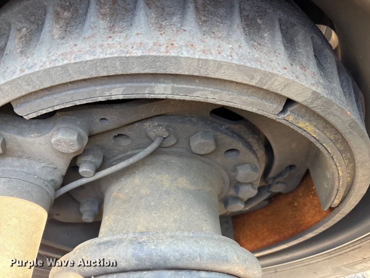 image for item YA0792 2019 International LT625 semi truck