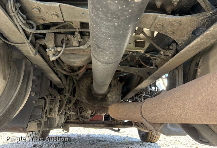 image for item YA0792 2019 International LT625 semi truck