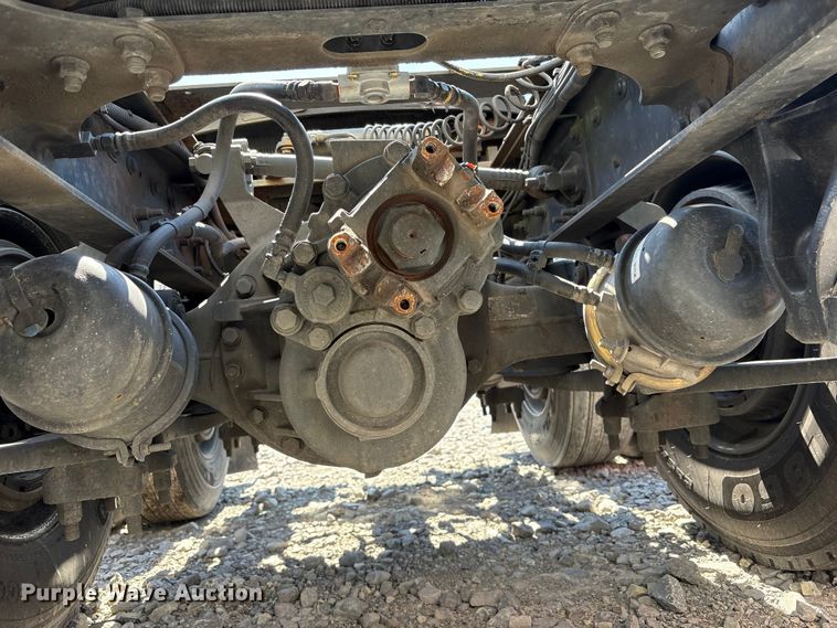 image for item YA0792 2019 International LT625 semi truck