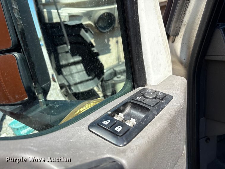 image for item YA0792 2019 International LT625 semi truck