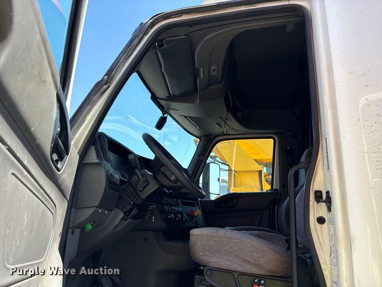 image for item YA0792 2019 International LT625 semi truck