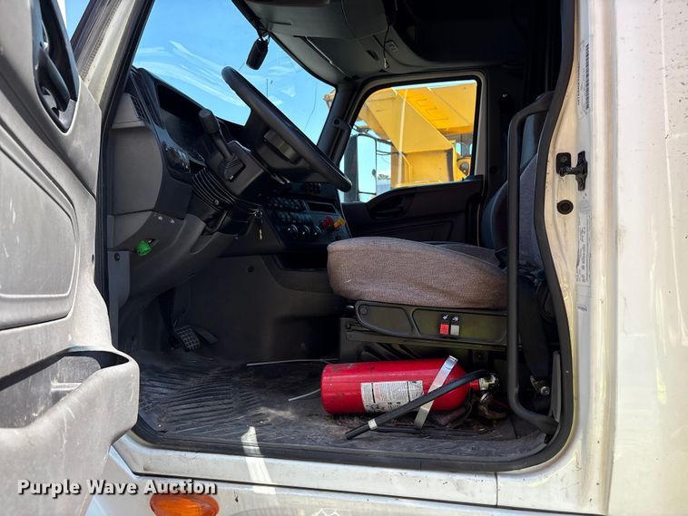 image for item YA0792 2019 International LT625 semi truck