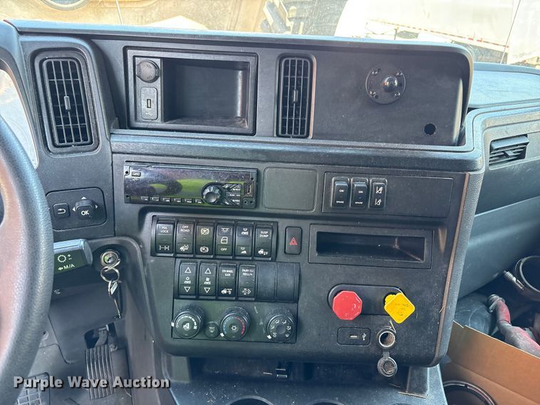 image for item YA0792 2019 International LT625 semi truck