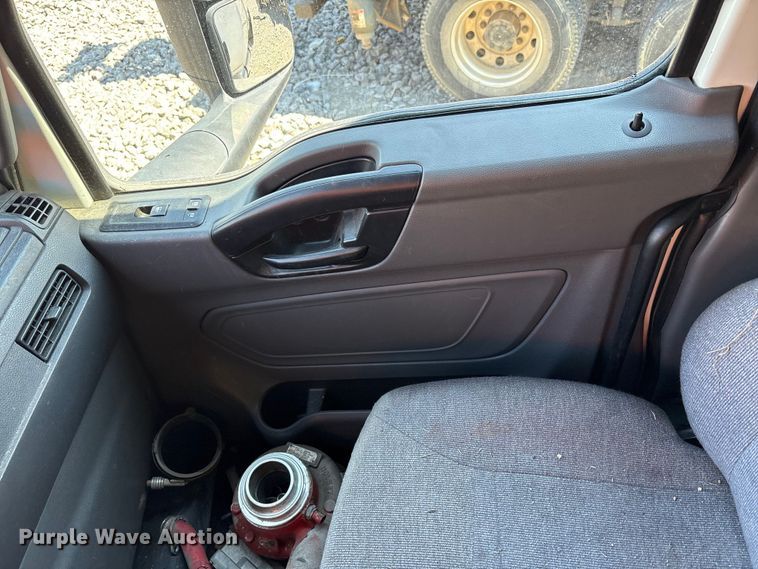 image for item YA0792 2019 International LT625 semi truck