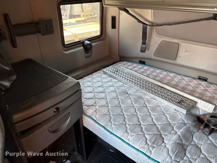 image for item YA0792 2019 International LT625 semi truck