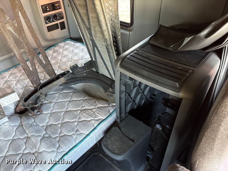 image for item YA0792 2019 International LT625 semi truck