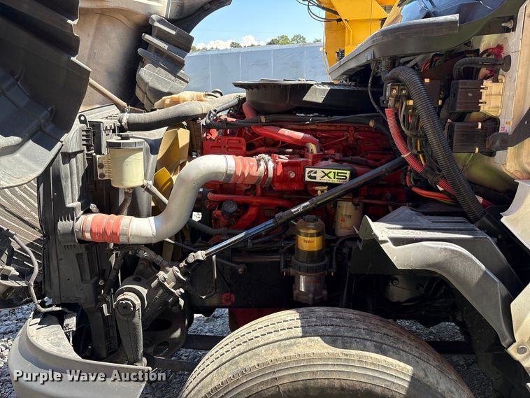 image for item YA0792 2019 International LT625 semi truck