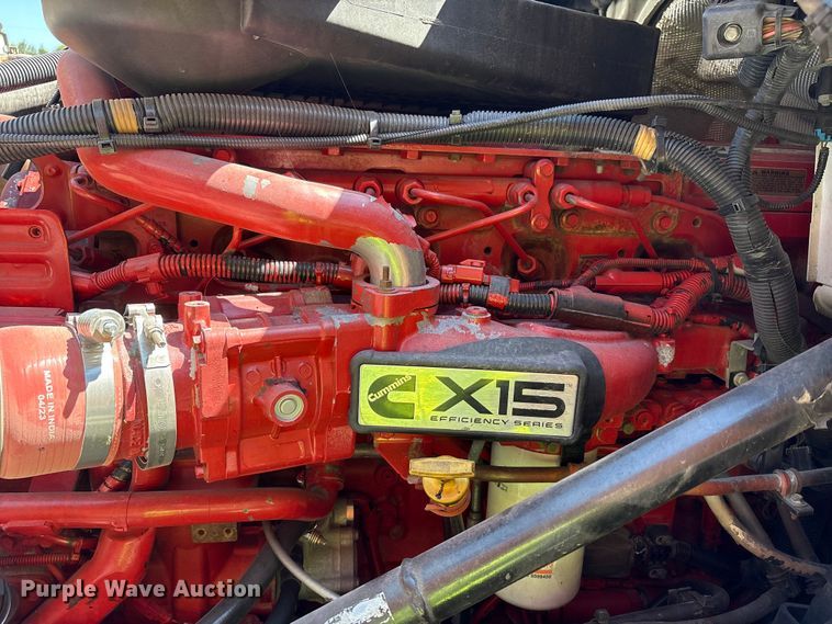 image for item YA0792 2019 International LT625 semi truck