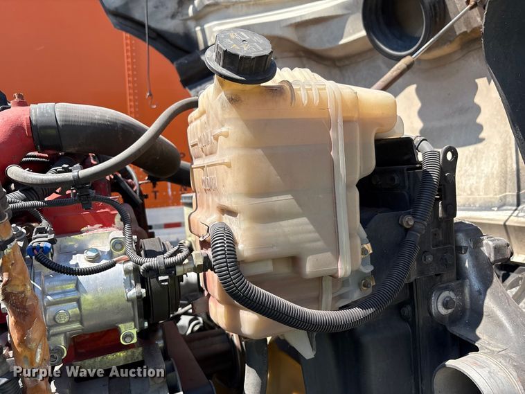 image for item YA0792 2019 International LT625 semi truck