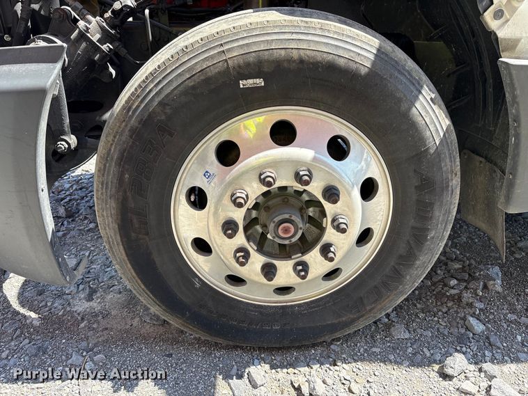 image for item YA0792 2019 International LT625 semi truck