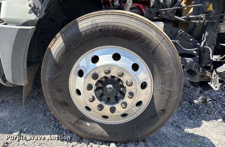 image for item YA0792 2019 International LT625 semi truck