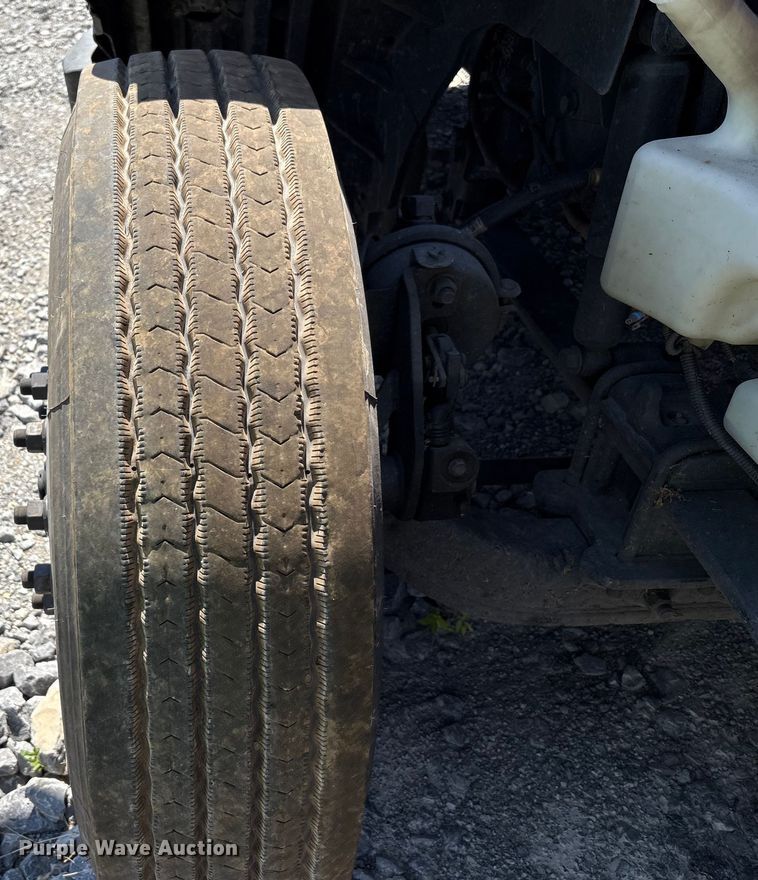 image for item YA0792 2019 International LT625 semi truck