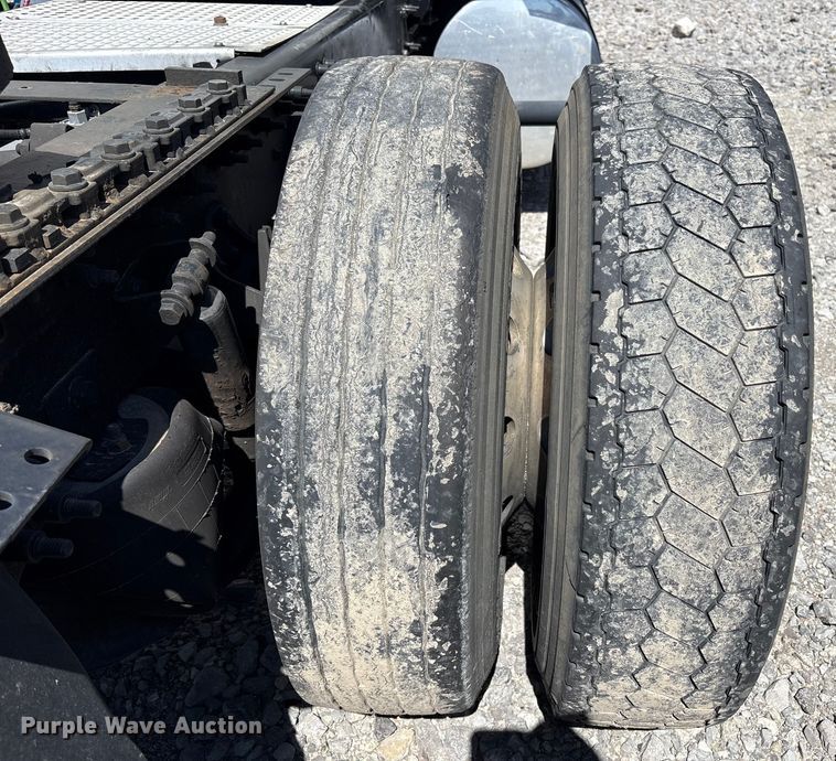 image for item YA0792 2019 International LT625 semi truck