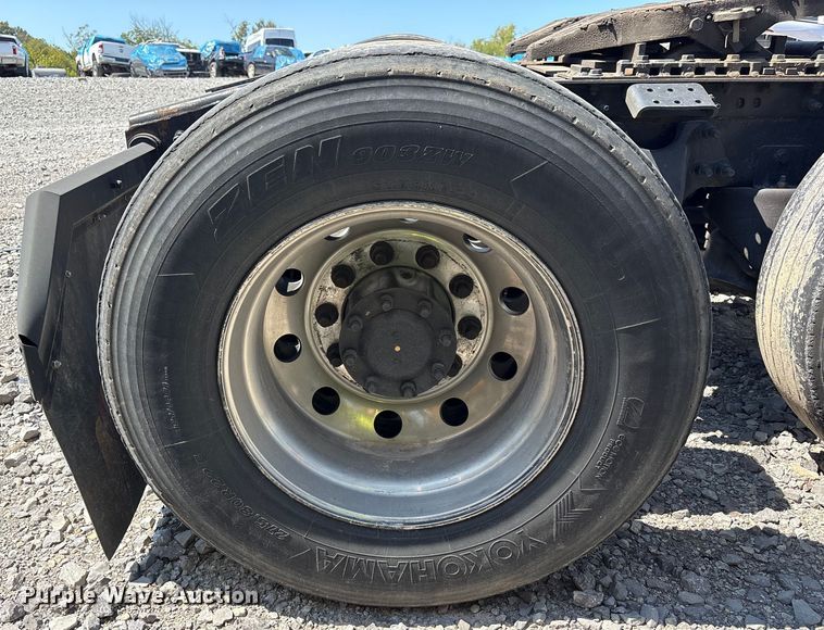 image for item YA0792 2019 International LT625 semi truck