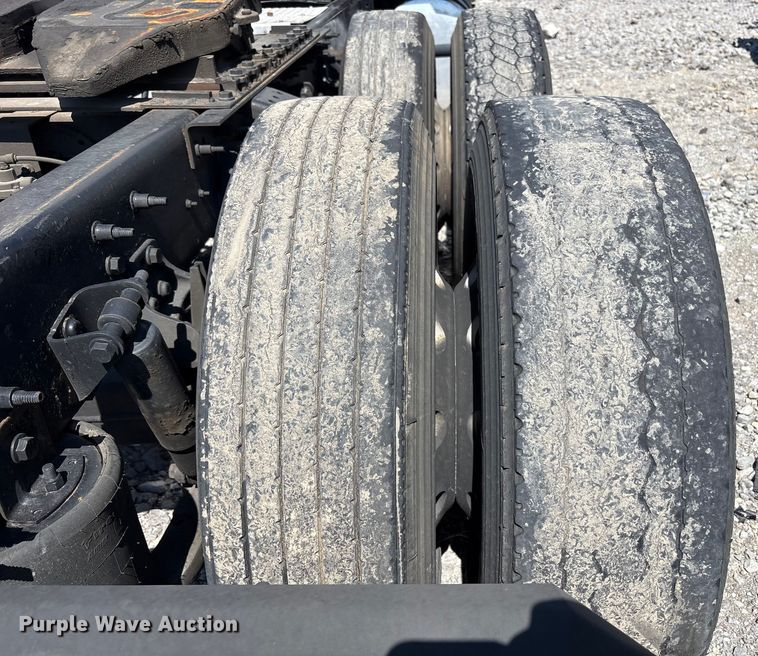 image for item YA0792 2019 International LT625 semi truck