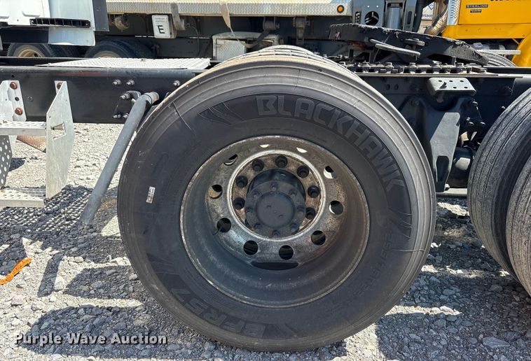 image for item YA0792 2019 International LT625 semi truck