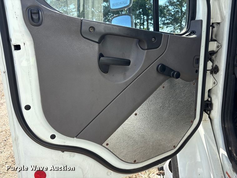 image for item YA0793 2019 Freightliner Business Class M2 box truck