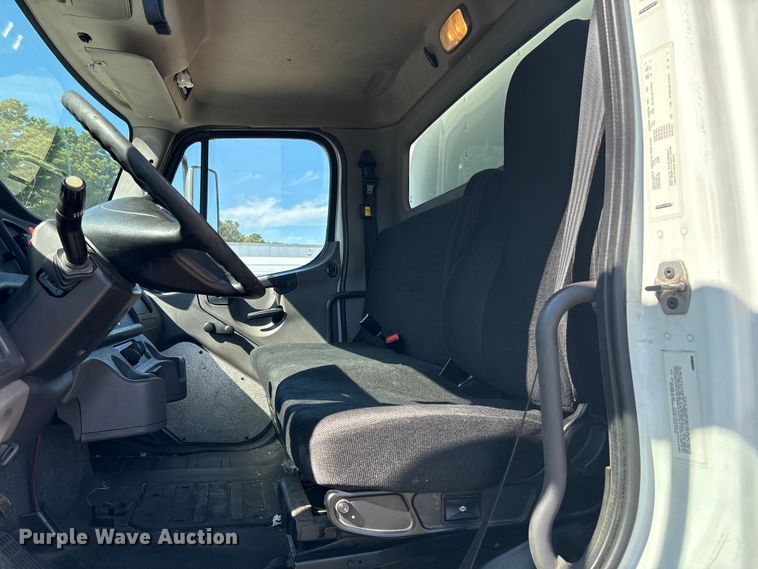 image for item YA0793 2019 Freightliner Business Class M2 box truck