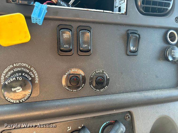 image for item YA0793 2019 Freightliner Business Class M2 box truck