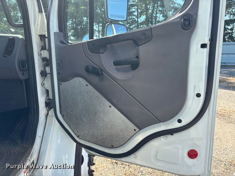 image for item YA0793 2019 Freightliner Business Class M2 box truck