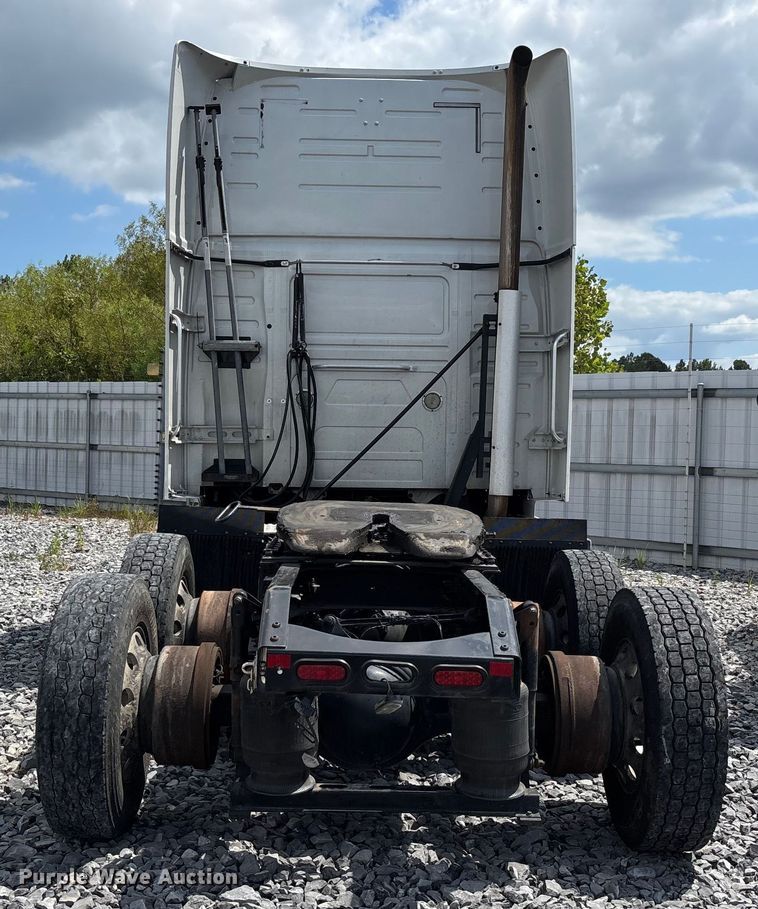 image for item YA0856 2017 Volvo VNL semi truck