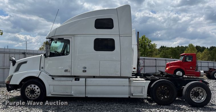 image for item YA0856 2017 Volvo VNL semi truck