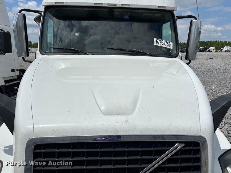 image for item YA0856 2017 Volvo VNL semi truck