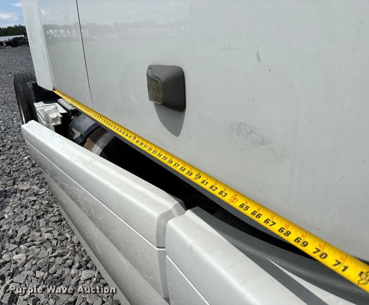 image for item YA0856 2017 Volvo VNL semi truck