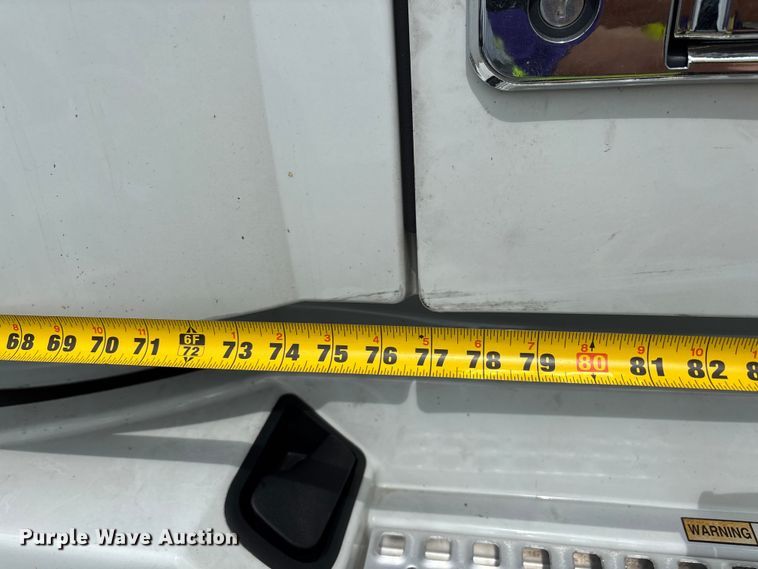 image for item YA0856 2017 Volvo VNL semi truck