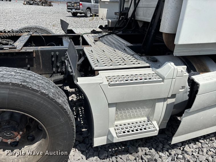 image for item YA0856 2017 Volvo VNL semi truck