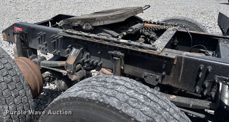 image for item YA0856 2017 Volvo VNL semi truck