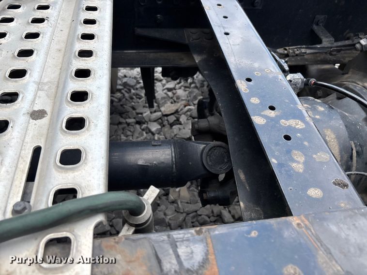 image for item YA0856 2017 Volvo VNL semi truck